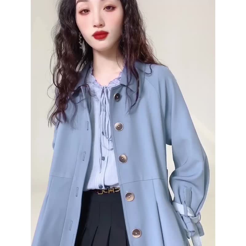 秋季新品 袖口系帶藍色直筒型中長款 風衣 - 女西裝外套 - 聚酯纖維 