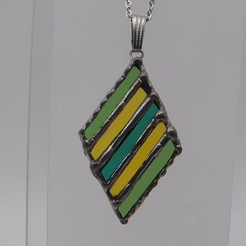 minuteness stained glass rhombus pendant - สร้อยคอ - แก้ว สีเขียว