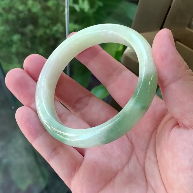 Luyun | Ice waxy glue/Light green floating flowers/Peace bracelet/Hand size 18 | Natural A-quality jadeite bracelet - สร้อยข้อมือ - หยก สีเขียว