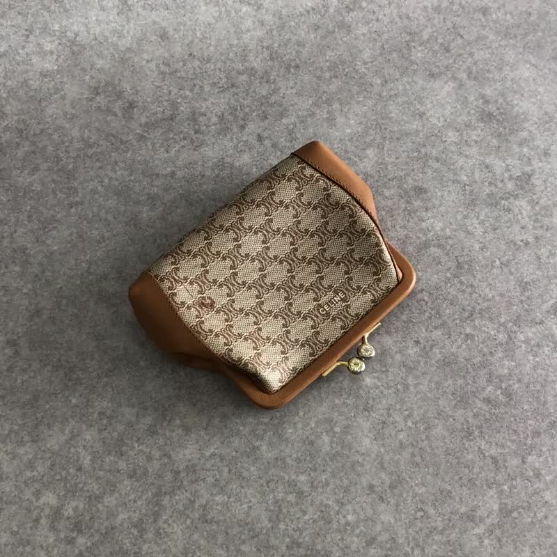 【 日本直送　名牌中古包 】CELINE セリーヌ マカダム 財布 ベージュ PVC レザー がま口 コインケース vintage ヴィンテージ 4zp4nm - 零錢包/小錢包 - 防水材質 咖啡色