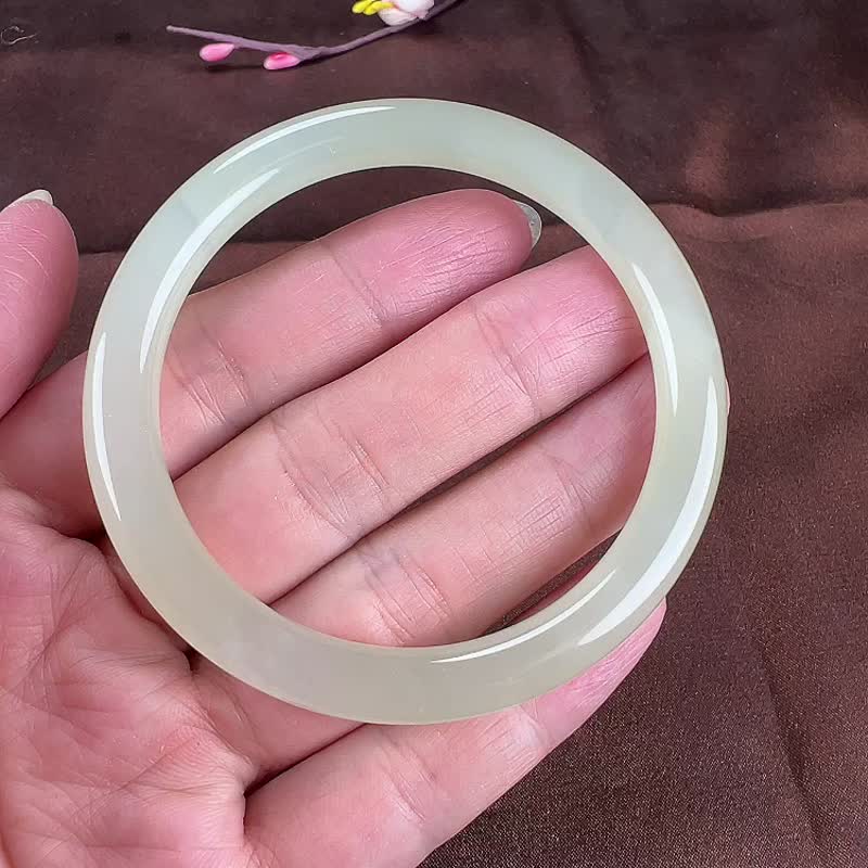 天然新疆和田玉晴水叮當鐲圓條手鐲  圈口55mm 玉質細膩溫潤 - 手鍊/手環 - 玉石 