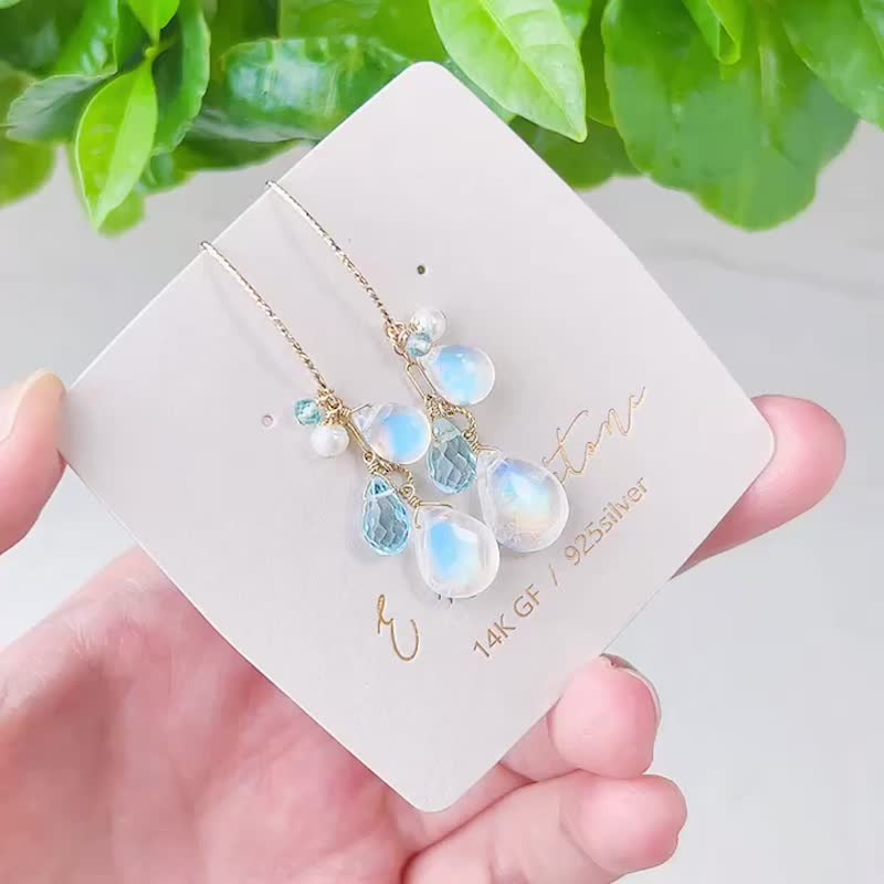 The most beautiful moonlight graduation water-permeable Indian material blue halo moonstone earrings - ต่างหู - คริสตัล สีน้ำเงิน