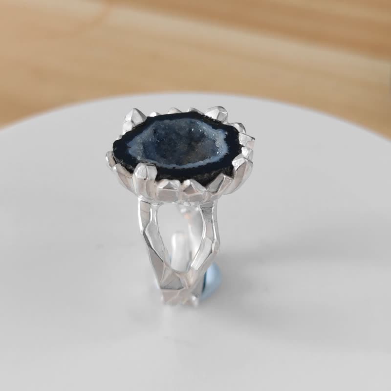 Original design Silver cornucopia open ring with natural geode - แหวนทั่วไป - เงินแท้ สีเงิน