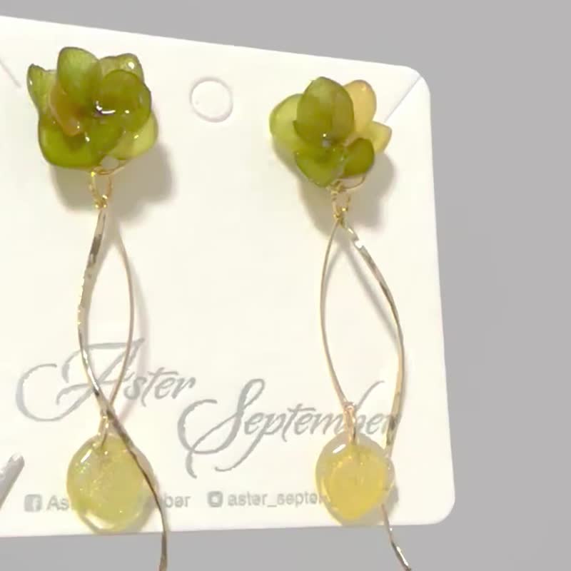 Autumn Hydrangea Earrings - ต่างหู - พืช/ดอกไม้ สีเขียว