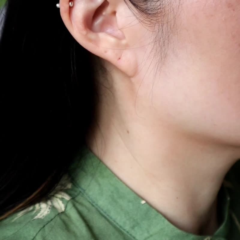 白鳥&花不對稱造型貝殼珍珠耳環-925銀-耳針 - 耳環/耳夾/耳骨夾 - 純銀 白色