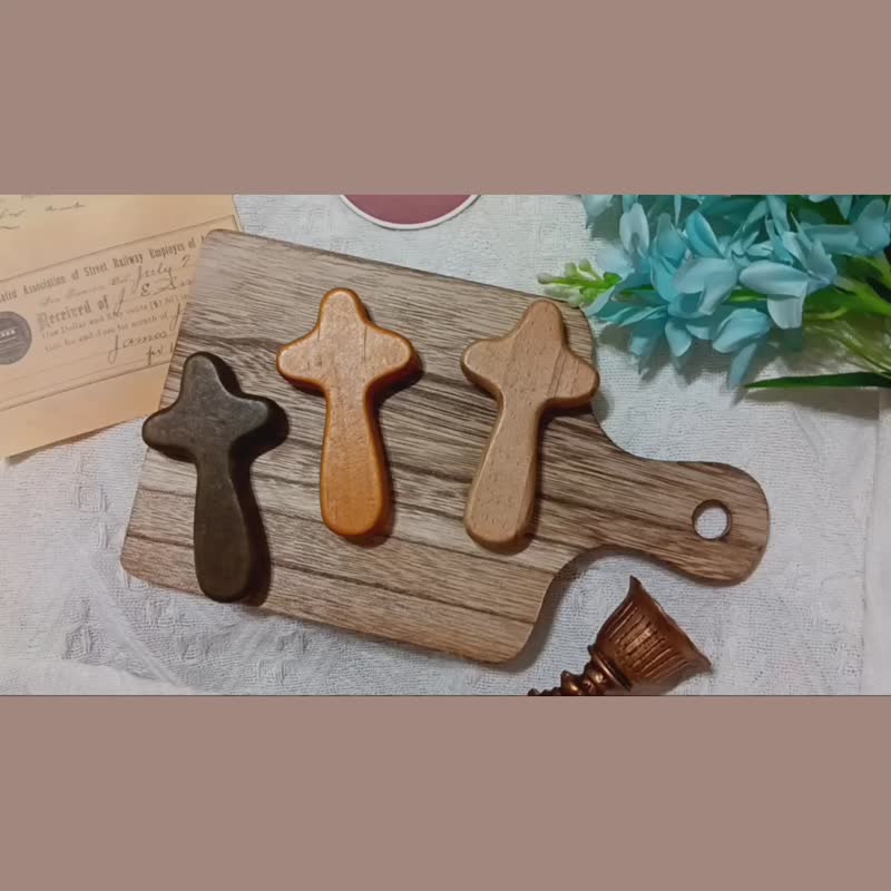 手握式十字架 | 天然木質 | 基督教禮物 | 幸福小組 | 生日禮物 | - 其他 - 木頭 卡其色