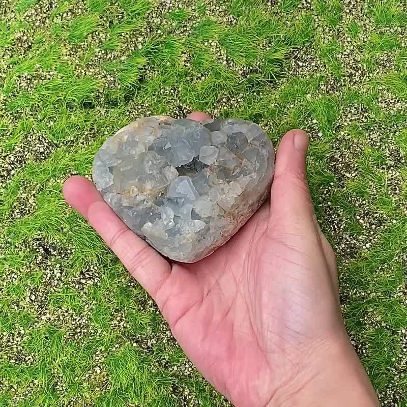 天然原礦帶母礦清新天青石愛心 藍水晶 淨化 療癒擺件 快速出貨 - 擺飾/家飾品 - 水晶 藍色