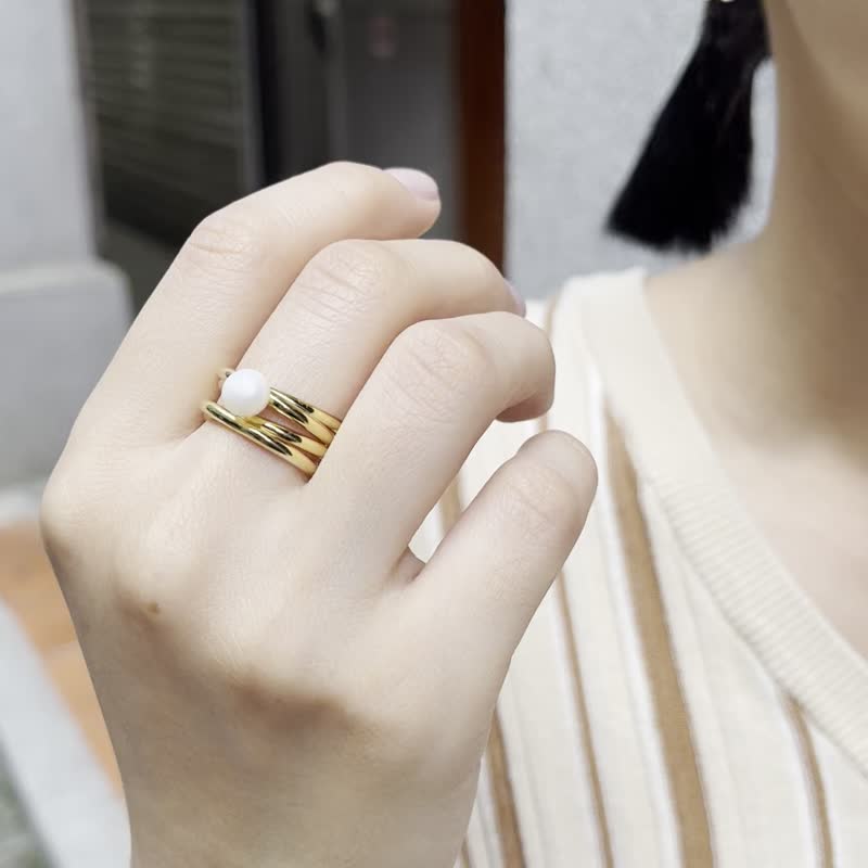 Natural freshwater pearl three-dimensional shape ring - General Rings - Other Materials Gold