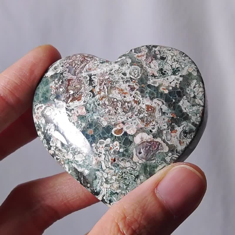 Rare green cherry blossom agate heart-shaped heart-shaped heart-shaped stone that wears business and attracts wealth collection ornaments - Items for Display - Gemstone Green