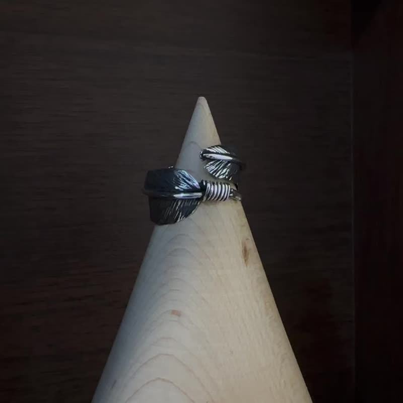 Handmade silver jewelry—925 sterling silver vulcanized feather open ring, hand-engraved feather effect personalized jewelry - แหวนทั่วไป - เงินแท้ สีเงิน