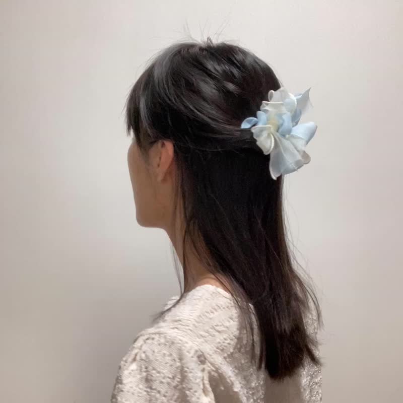 【原創 手工 】藍色 白色 花型 一字夾 髮夾 - 髮夾/鯊魚夾 - 其他人造纖維 藍色