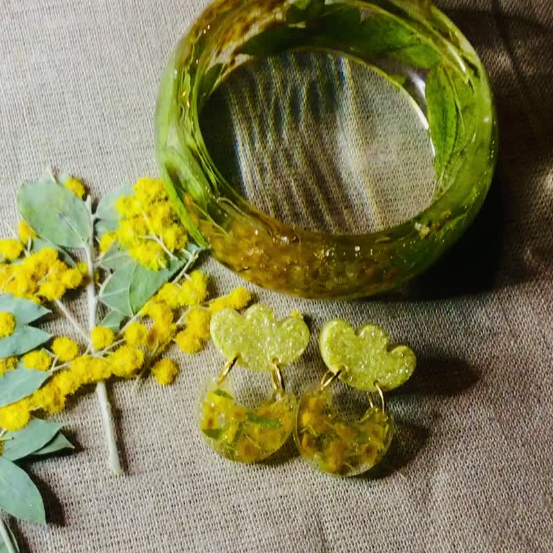 Mimosa flower bangle & earrings jewelry set, real dry mimosa flowers - 手鍊/手環 - 樹脂 