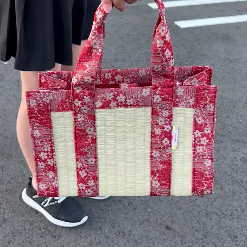 Free shipping Japanese tatami tote bag - กระเป๋าถือ - วัสดุอื่นๆ สีแดง