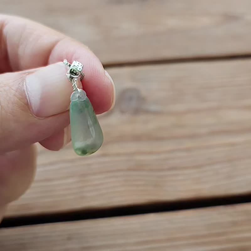 【親翠】天然翡翠 高冰玻種飄花福瓜銀鎖骨鏈 - 項鍊 - 玉石 多色