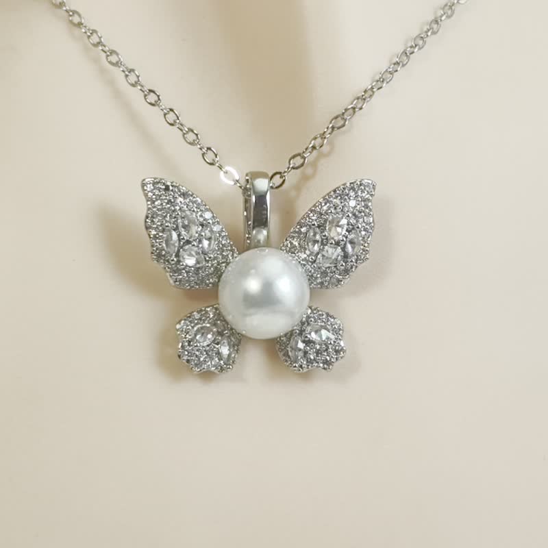 Butterfly Akoya seawater pearls inlaid Silver universal buckle pendant gift necklace - สร้อยคอ - ไข่มุก ขาว