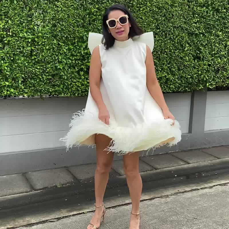 Deva feathers dress for women - 洋裝/連身裙 - 羽絨 金色