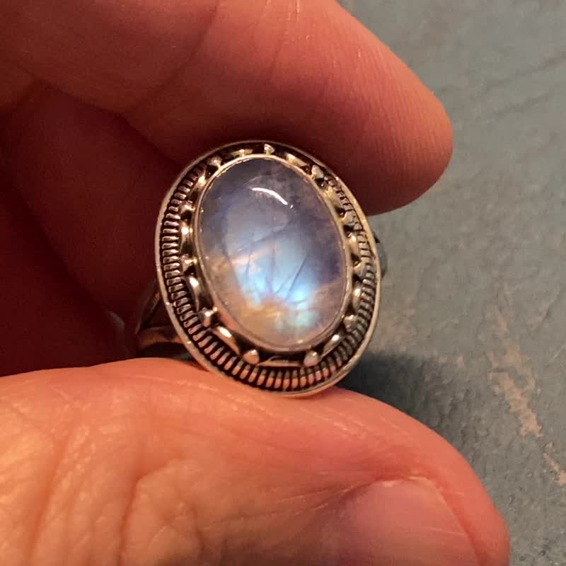 Natural moonstone ring handmade in Nepal 925 sterling silver - แหวนทั่วไป - เครื่องประดับพลอย 