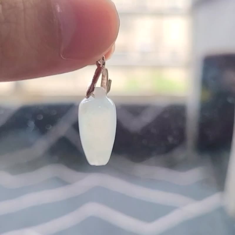 【親翠】天然翡翠 白冰水路色花玉蘭花925純銀鎖骨鏈 - 項鍊 - 玉石 多色