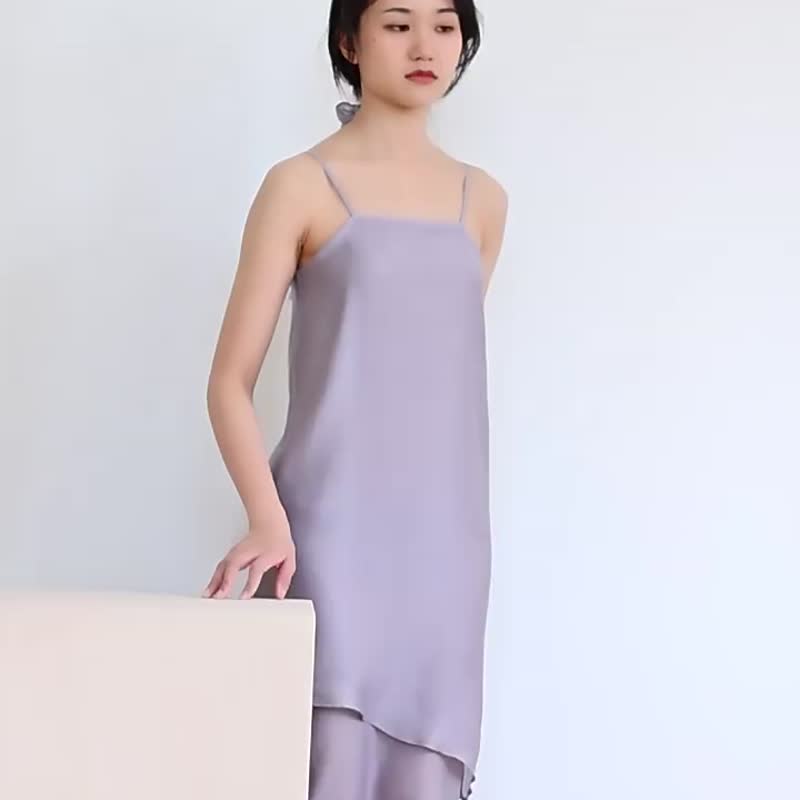 Dawn purple 2-color wave undulating thin shoulder strap double-layer dress texture Tencel suspender dress - ชุดเดรส - ไฟเบอร์อื่นๆ สีม่วง