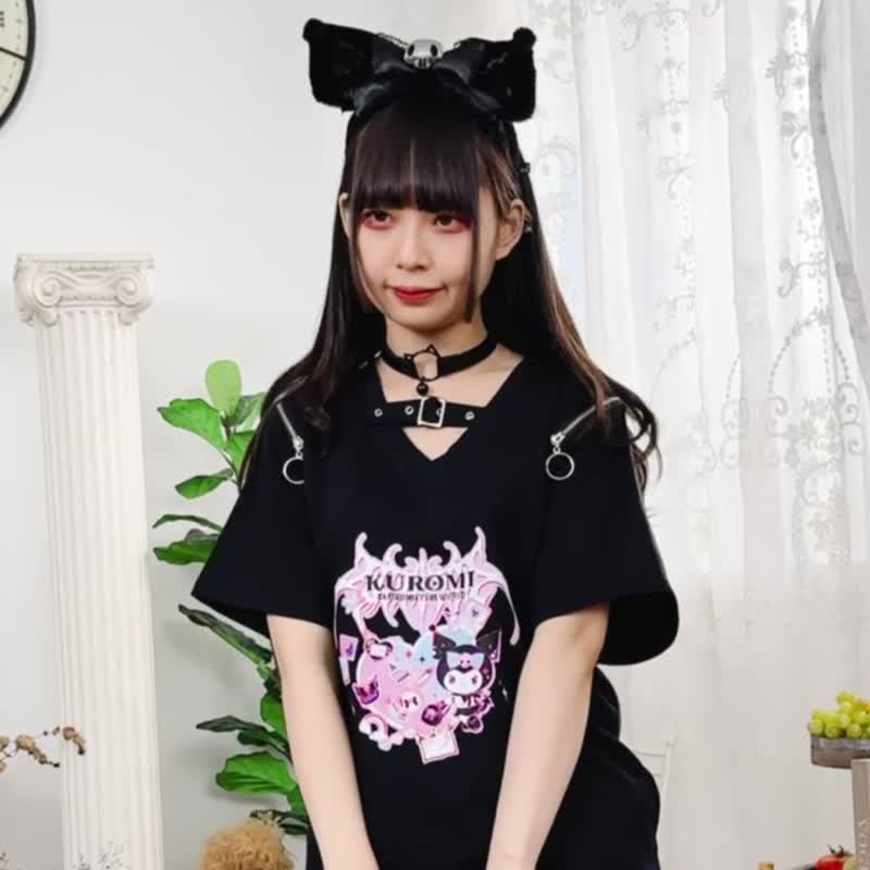 原創三麗鷗SANRIO授權酷洛米扣帶拉鍊露肩龐克風V領短袖T恤JJ5083 - 女 T 恤 - 棉．麻 