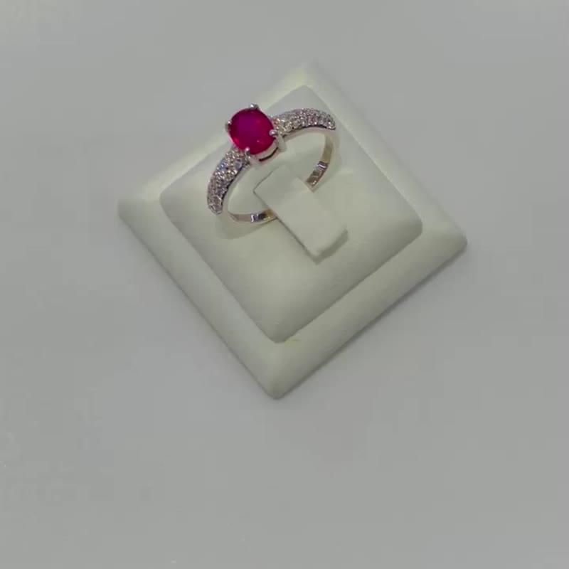 Silver Ring with Oval Ruby - 戒指 - 其他金屬 紅色