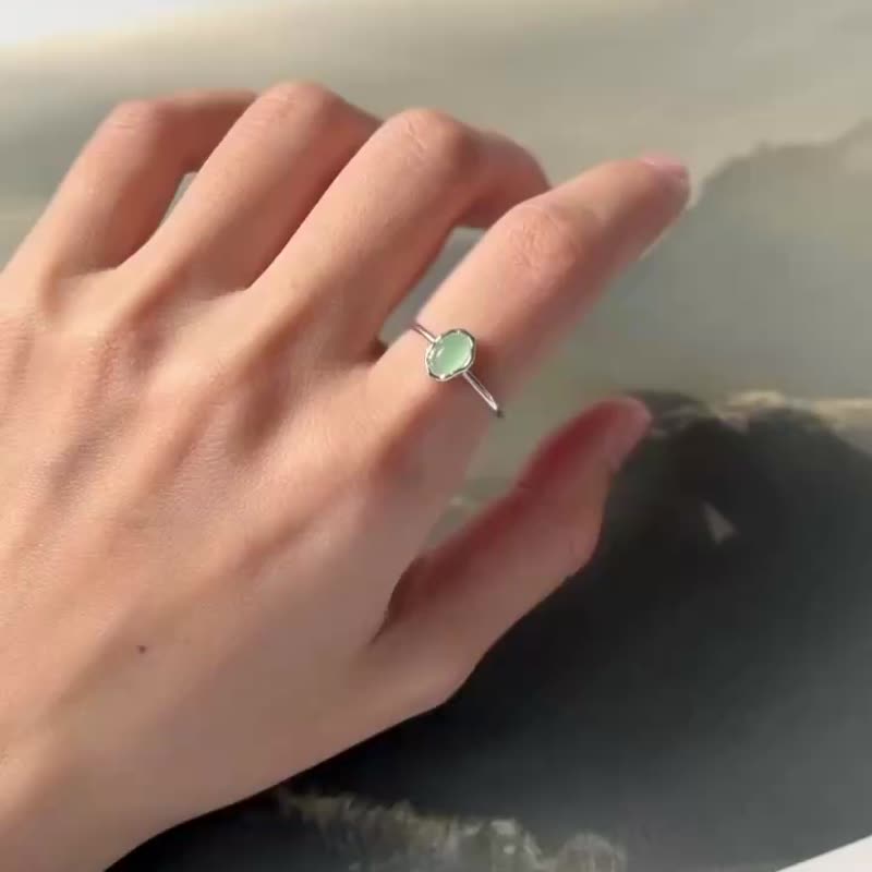 Pinkoi exclusively sells 925 sterling silver natural curved chrysoprase pink crystal open ring regardless of size. - แหวนทั่วไป - เงินแท้ สีเงิน