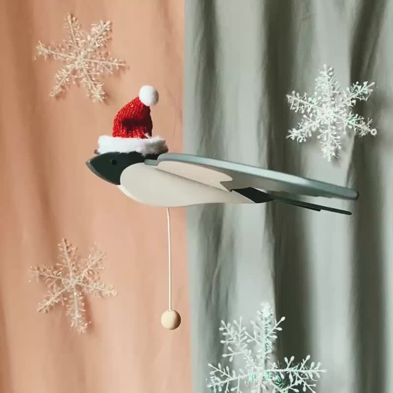 Magic flying bird Christmas Gift Box Wooden hanging decor; Home nursery decor - 壁貼/牆壁裝飾 - 木頭 灰色