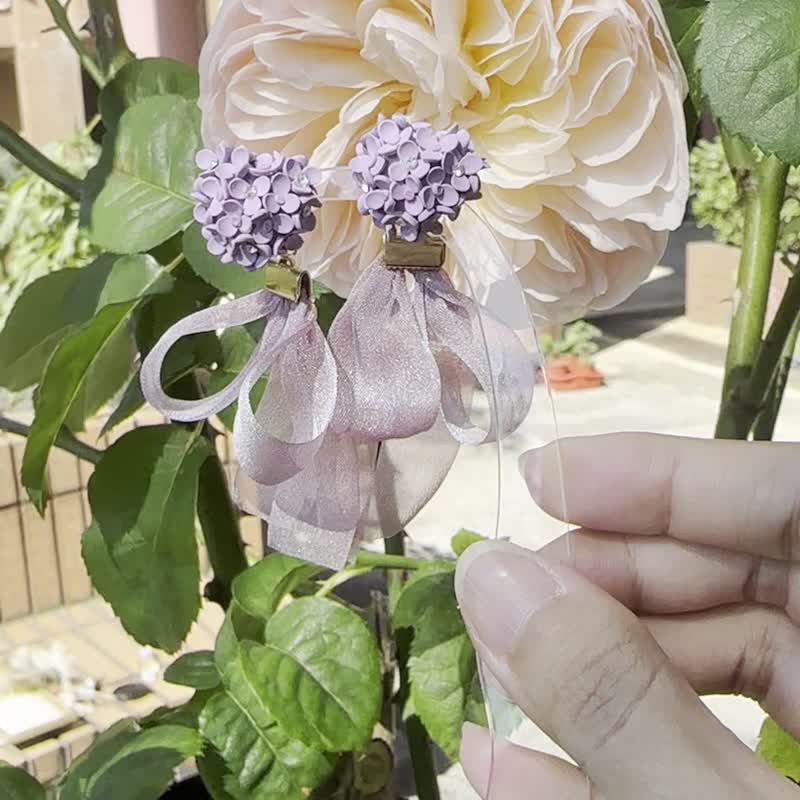 愛心繡球花軟陶耳釘 - 耳環/耳夾/耳骨夾 - 黏土 藍色