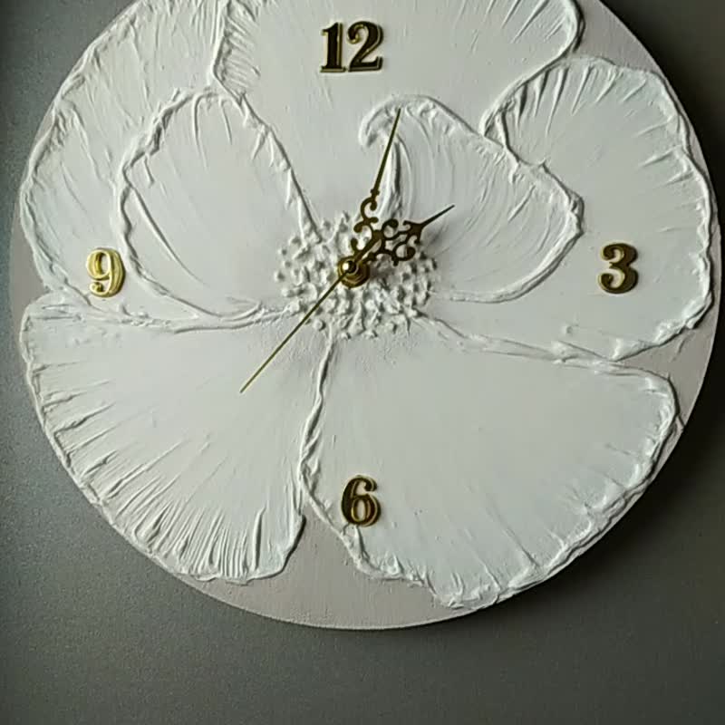 掛鐘 Kids Wall Clock with white flower on gray background Silent wall clock Gift - 兒童家具/傢俬 - 木頭 白色