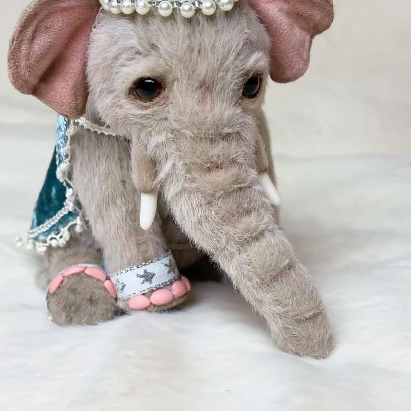 grey Elephant, realistic toy - ตุ๊กตา - ขนแกะ สีเทา