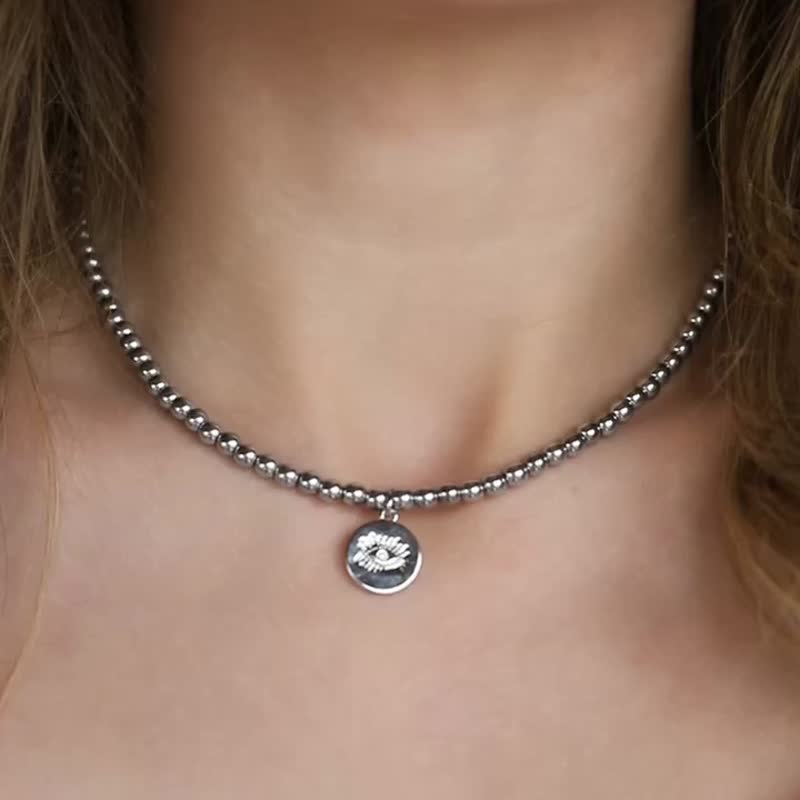 Silver necklace with hematite, Grey beaded chocker with eye coin pendant - สร้อยคอ - สแตนเลส สีเทา