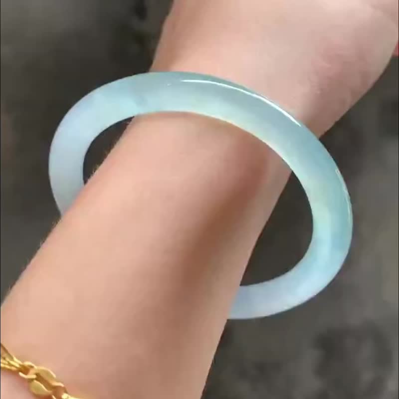 冰種翡翠天然翡翠玉鐲A玉手鐲 玉鈪 • 冰種晴藍翡翠貴妃鐲 - 手鍊/手環 - 玉石 藍色