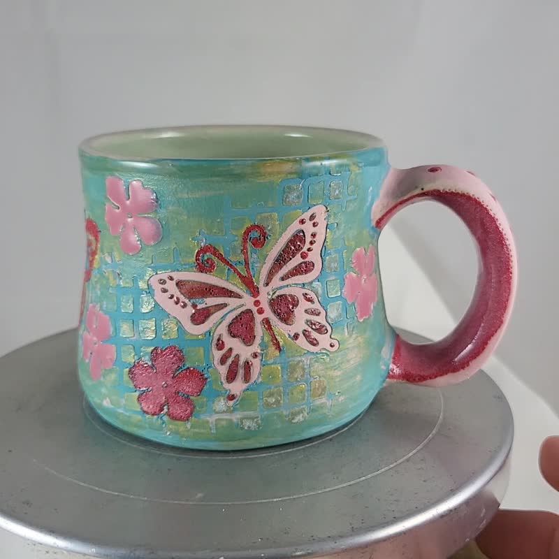 粉蝶手工馬克杯 - 咖啡杯/馬克杯 - 瓷 粉紅色