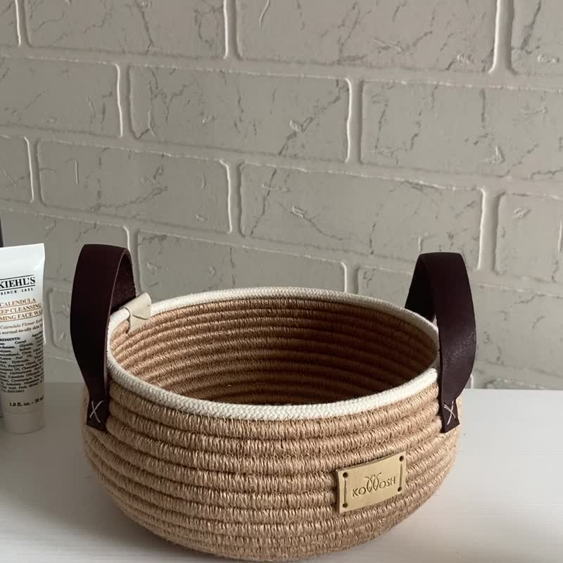 Jute Round basket with leather handles 17.5 cm x 8 cm - กล่องเก็บของ - ผ้าฝ้าย/ผ้าลินิน สีนำ้ตาล