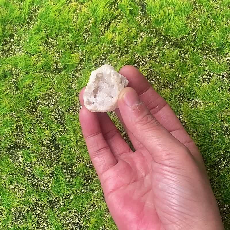天然原礦可愛招財白晶洞 財運水晶 快速出貨 辦公室擺件 風水擺件 - 其他 - 水晶 多色