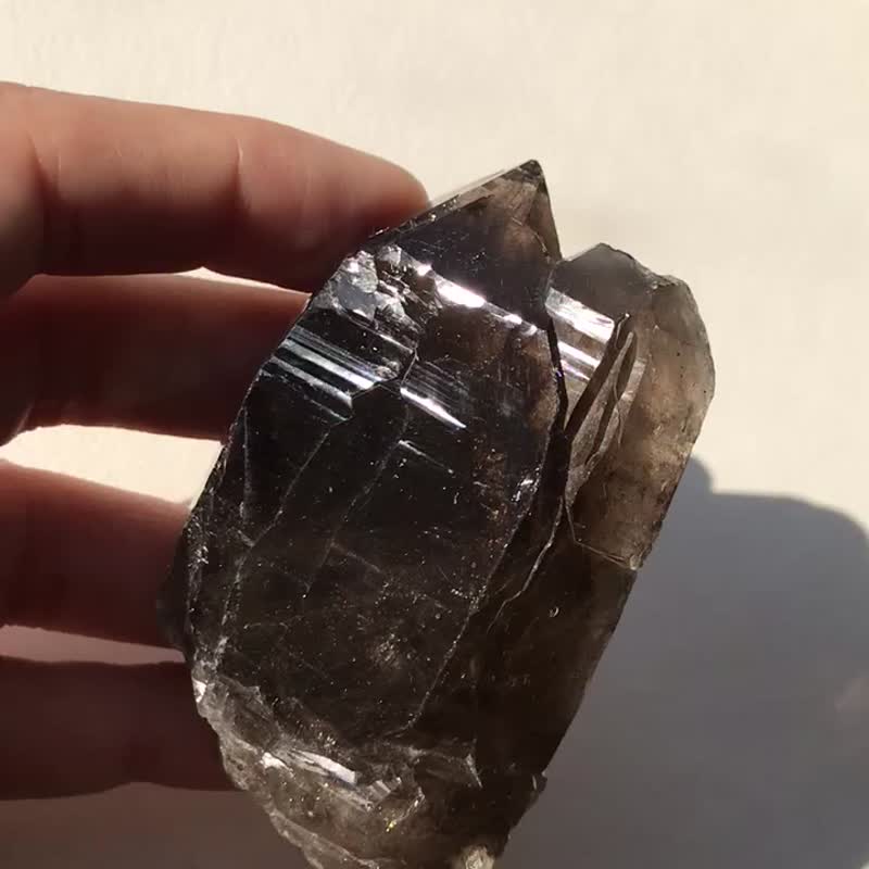 天然水晶黑水晶城堡骨幹礦物擺件 黑武士 擺件 天然水晶 水晶  盆 - 擺飾/家飾品 - 水晶 黑色