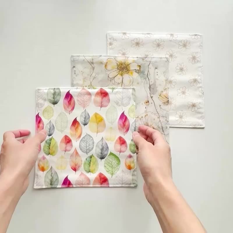 Autumn Plants Cotton Gauze Handkerchief Made in Japan Cotton Fabric + Organic Cotton Gauze - ผ้าเช็ดหน้า - ผ้าฝ้าย/ผ้าลินิน หลากหลายสี