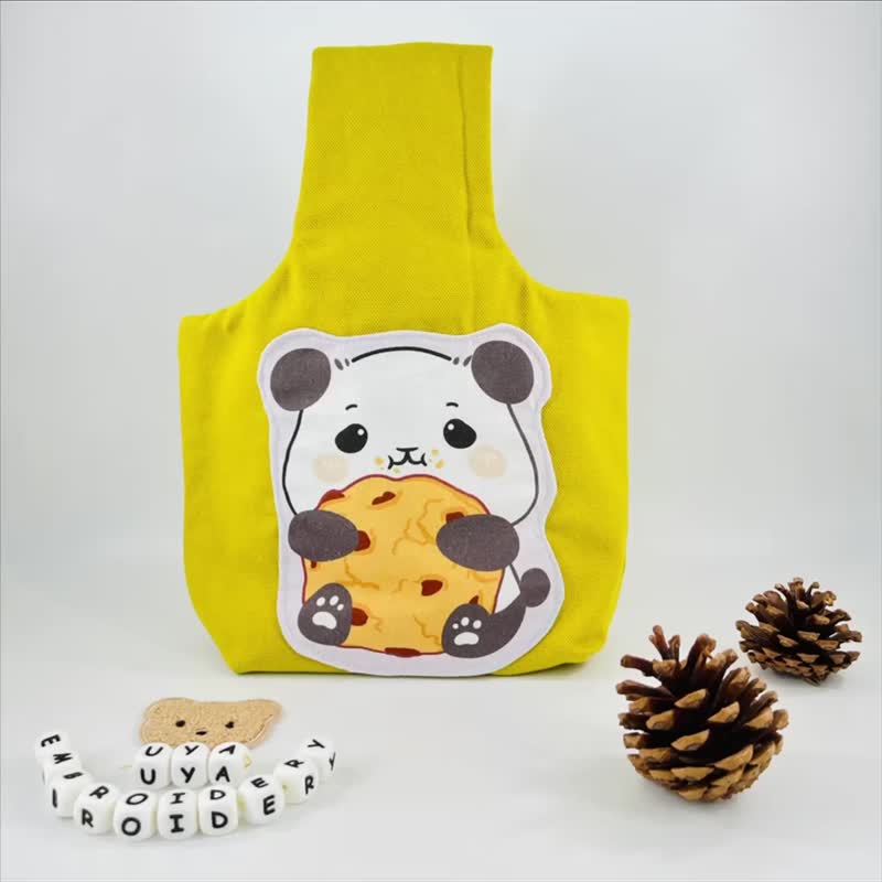 Available/Limited. Elegantly handmade. The little animal who loves to eat biscuits and bread single handle tote bag/hand bag - กระเป๋าถือ - ผ้าฝ้าย/ผ้าลินิน สีเหลือง