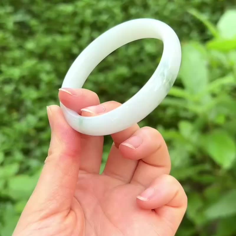 天然翡翠 緬甸 A玉 玉鐲 • 牛奶飄藍花福鐲 - 手鍊/手環 - 石頭 白色