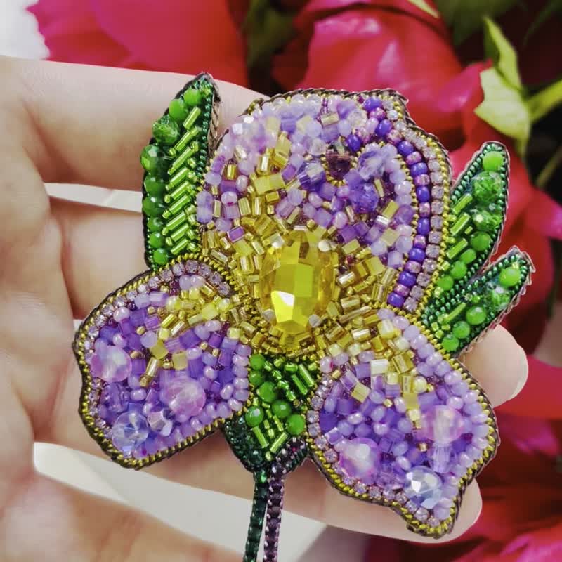 アイリス ビーズブローチ 手作り刺繍アクセサリー ピンフラワー 花