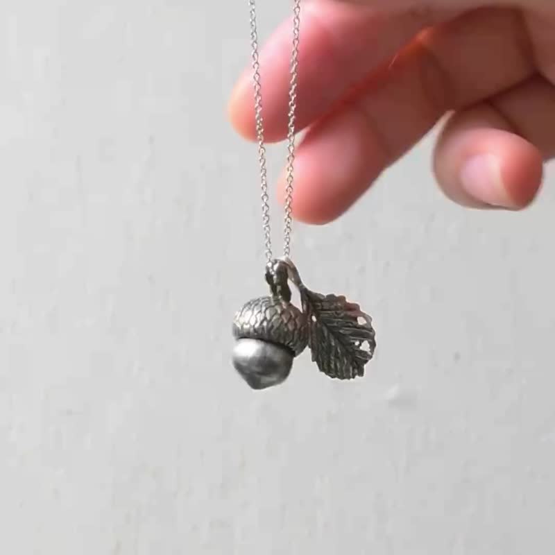 Sterling Silver Acorn necklace Oriental White Oak diffusible with essential oil - Necklaces - Sterling Silver Silver