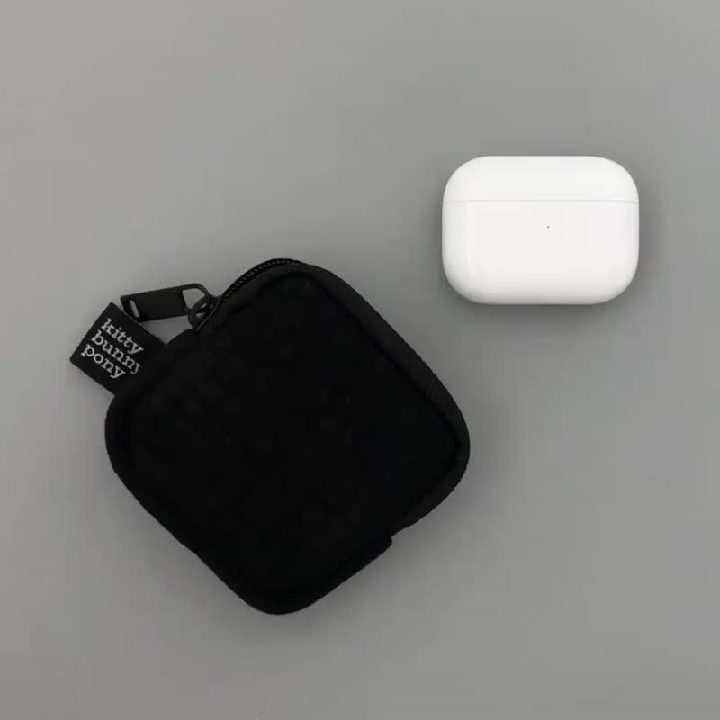 韓國 KBP Happy Bunny 快樂小兔 絎縫 Airpods 耳機收納包 - AirPods/耳機保護套 - 棉．麻 黑色