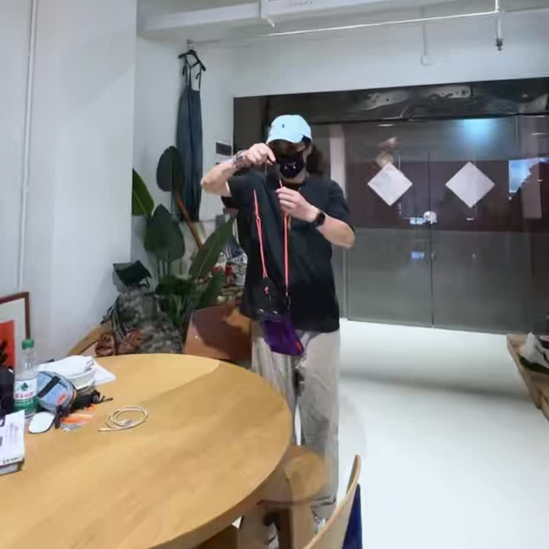 彈道尼龍潮流紫色手機包撞色肩帶設計逛街百搭手機包 - 側背包/斜背包 - 尼龍 紫色