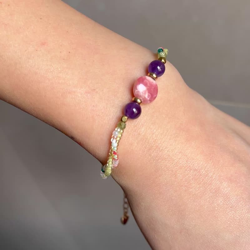 Glass rice beads x natural stone twist bracelet Stone amethyst - สร้อยข้อมือ - คริสตัล สีเขียว