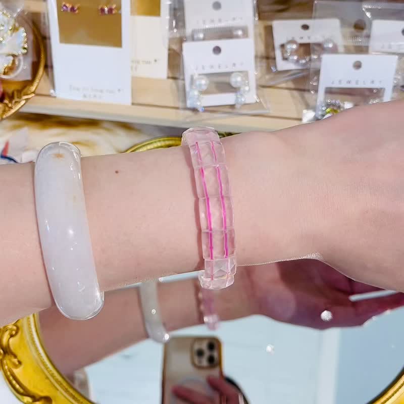 Natural crystal cut glitter powder crystal hand-arranged peach blossom popularity and love luck - Bracelets - Crystal Pink