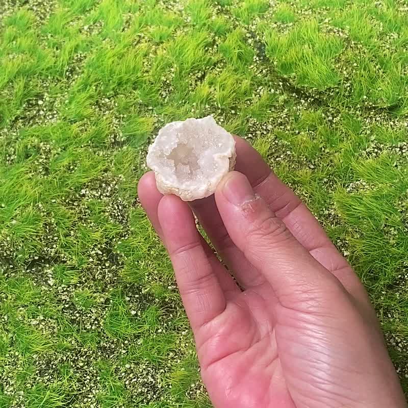 天然原礦可愛招財白晶洞 財運水晶 快速出貨 辦公室擺件 風水擺件 - 其他 - 水晶 多色