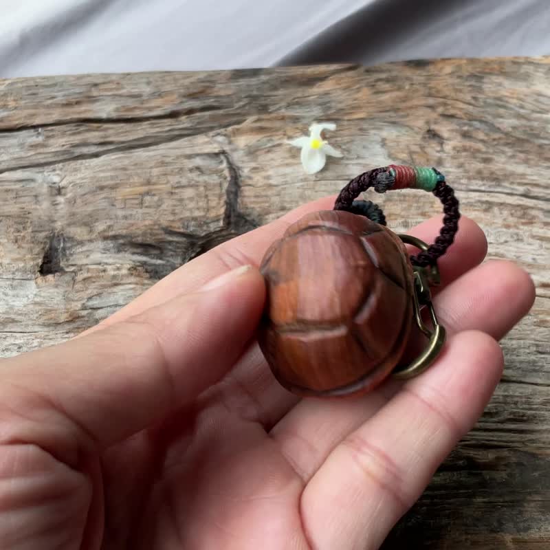 Hand-carved cypress wood tortoise shell pendant for blessing, key ring, backpack pendant - Keychains - Wood Multicolor