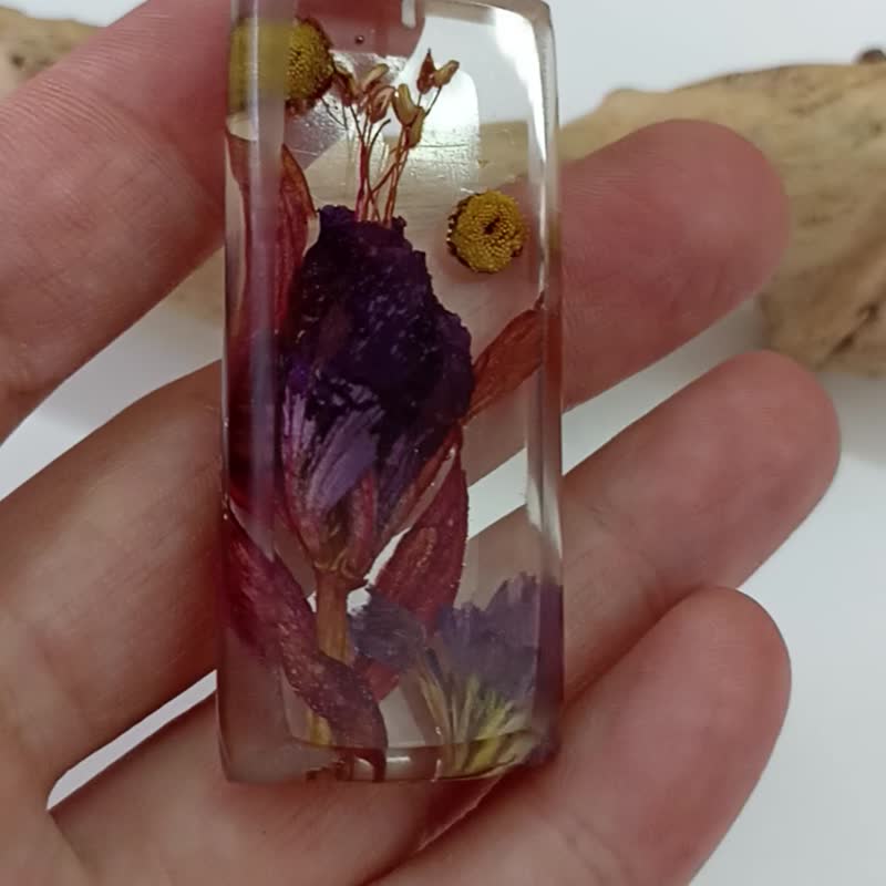Fuchsia necklace Resin necklace with real flowers 紫紅色 生日禮物 項鍊 - 項鍊 - 樹脂 紅色
