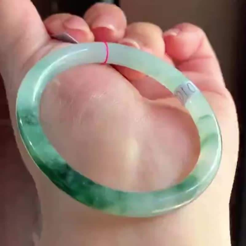冰種玉鐲 天然翡翠玉鐲 A玉 手鐲 • 糯冰種森林翡翠貴妃鐲 - 手鍊/手環 - 玉石 綠色
