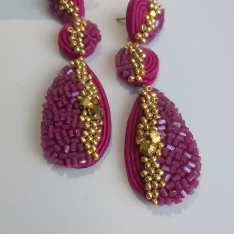 Fiolent earrings in fuchsia colour - 耳環/耳夾/耳骨夾 - 其他材質 粉紅色